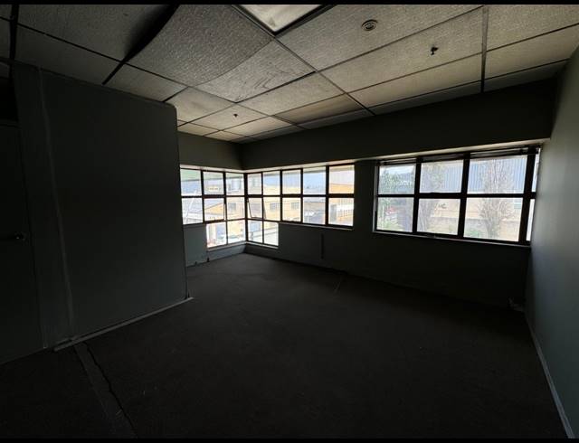 3,562M² WAREHOUSE TO LET IN INDUSTRIA WEST